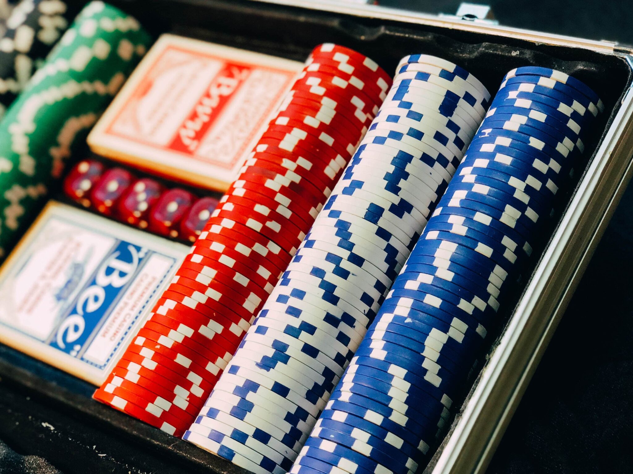 online casino like luckyland slots